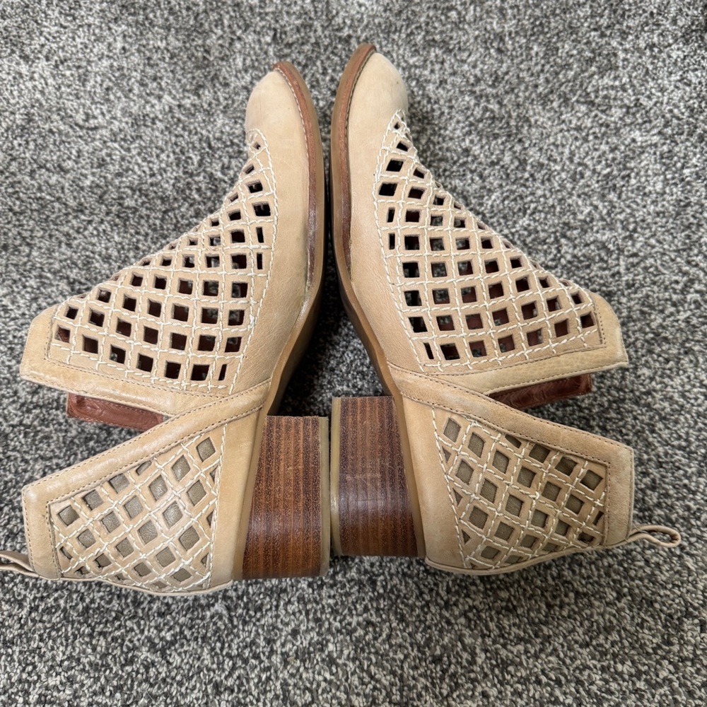 Jeffery Campbell Anthropologie Taggart Tan Beige Cutout Booties Ankle Boots 9.5 - Picture 5 of 10